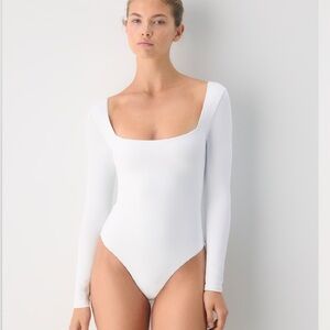 NWT Aritzia Babaton Contour Square Neck Bodysuit
